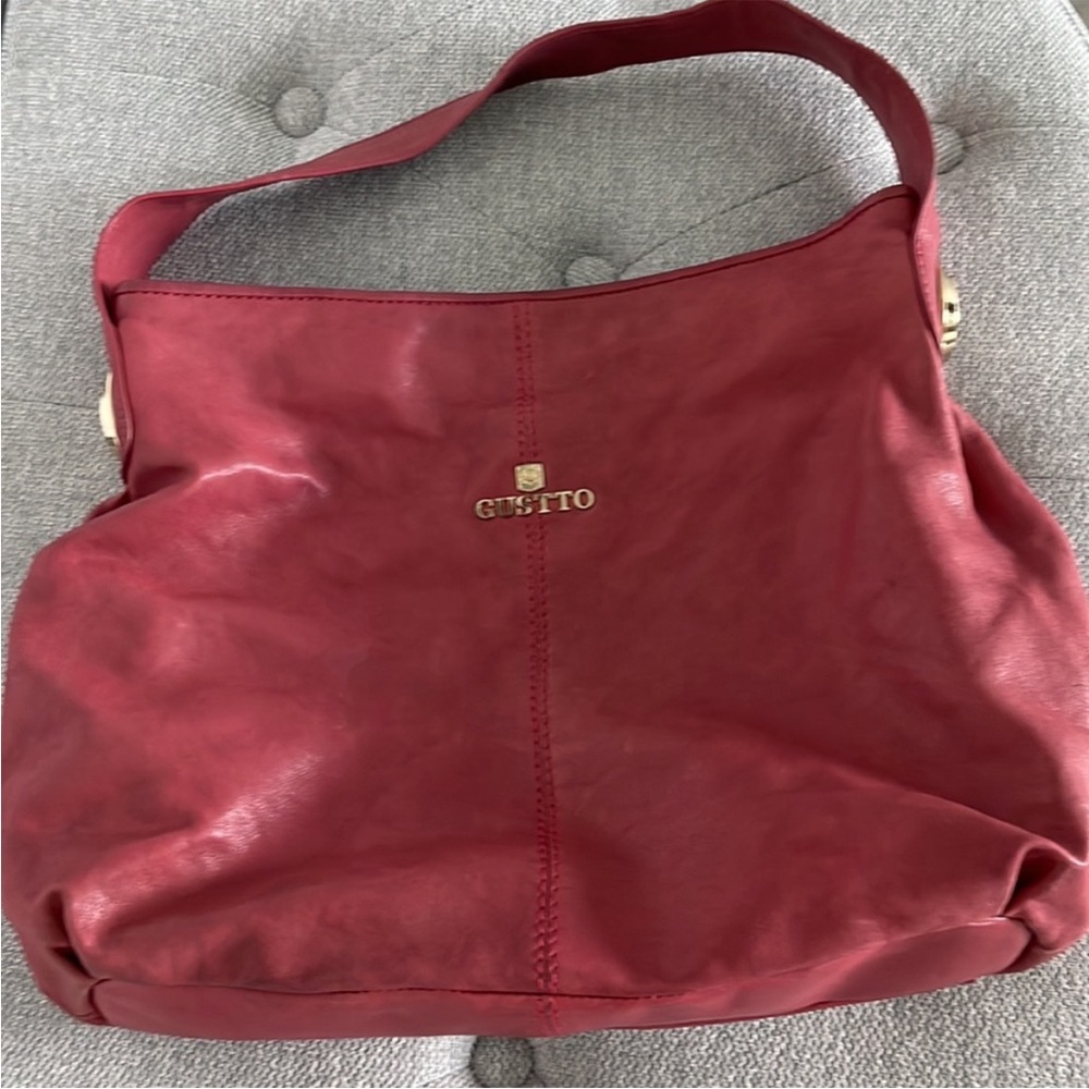 Gustto bag in good pre-loved condition!